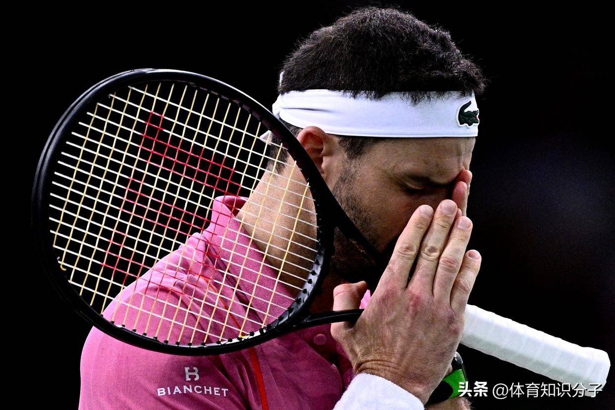 九游网页版登录入口-费德勒连续十五场比赛得分超过表现优异，西班牙队不断突破！全场沸腾不已(费德勒是不是历史第一)